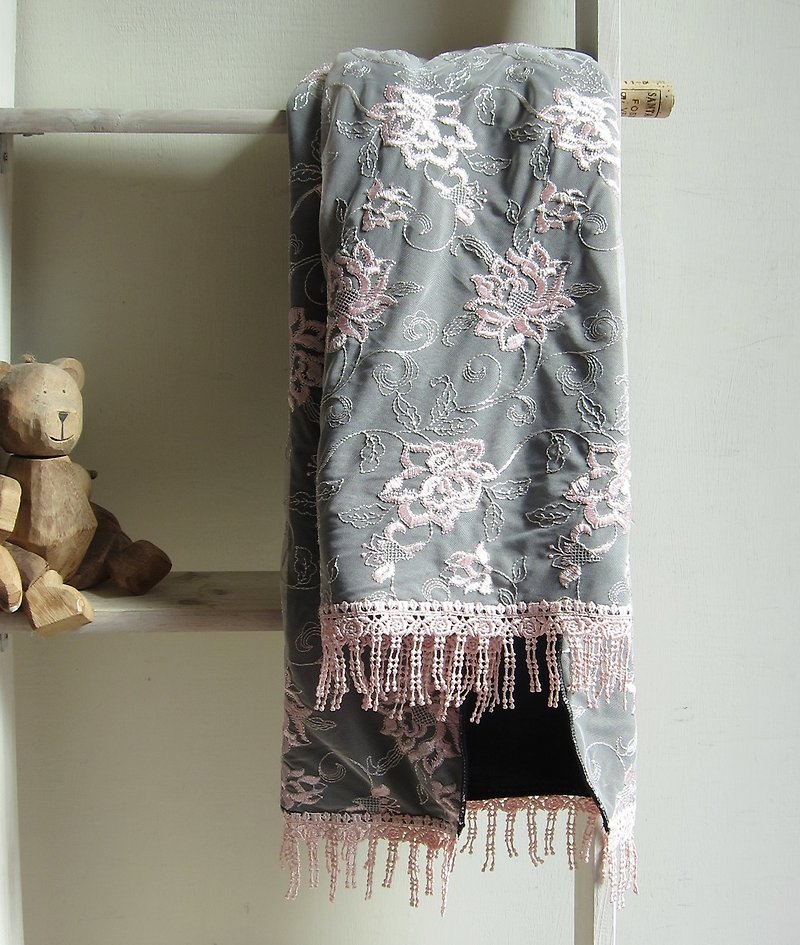 刺繡蕾絲圍巾 - 圍巾/披肩 - 其他人造纖維 