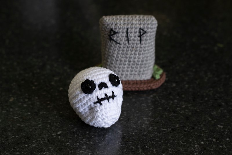Headstone and skull, miniature monster toy, Halloween party, table decor, 针织玩具 - 公仔模型 - 棉．麻 白色