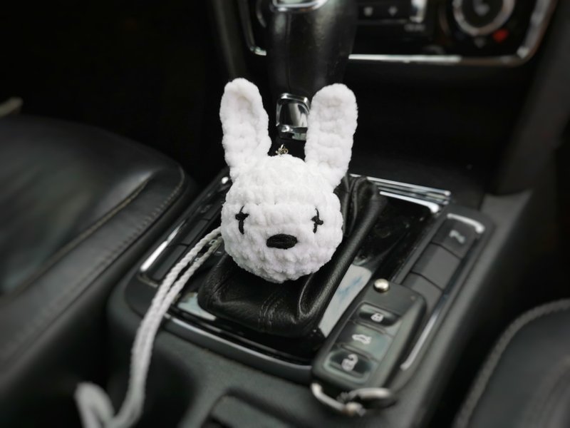 Mini bad bunny plush, bad bunny car hanging, bad bunny ornament, keychain - 鑰匙圈/鑰匙包 - 其他材質 白色