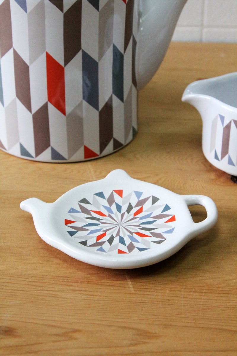 British Rayware Nordic fashion geometric color teapot shape tea bag placement plate / sauce plate / small plate - จานเล็ก - ดินเผา ขาว
