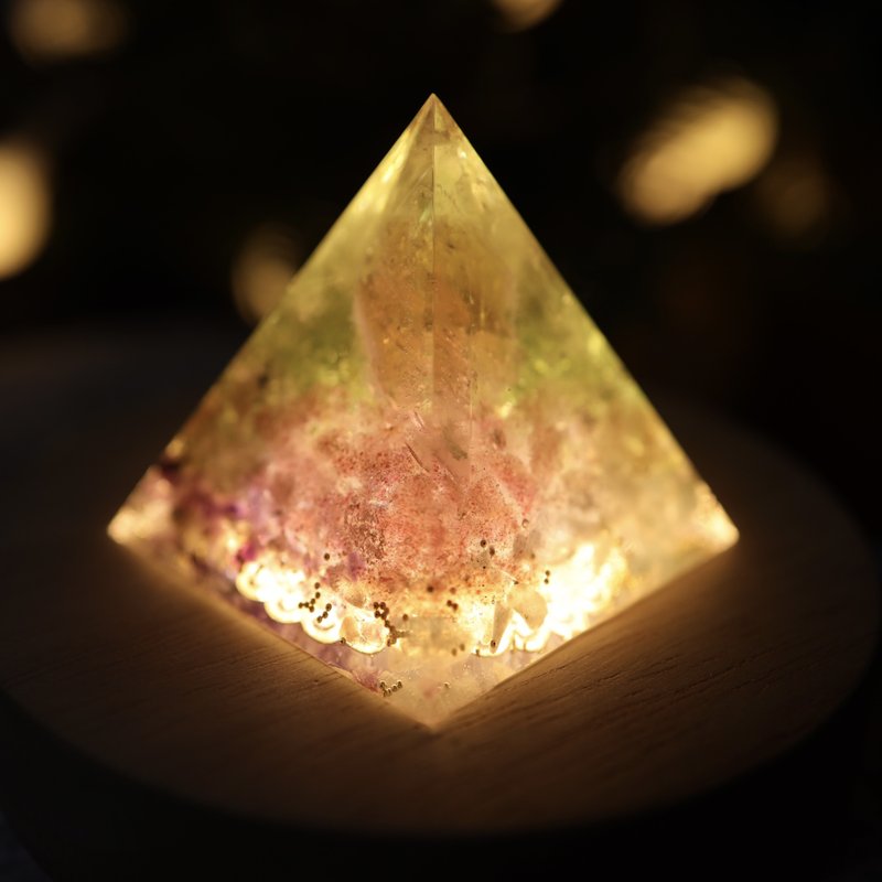 【情人節禮物】五晶之塔奧剛金字塔小夜燈Orgonite黃水晶療癒能量 - 燈具/燈飾 - 水晶 多色