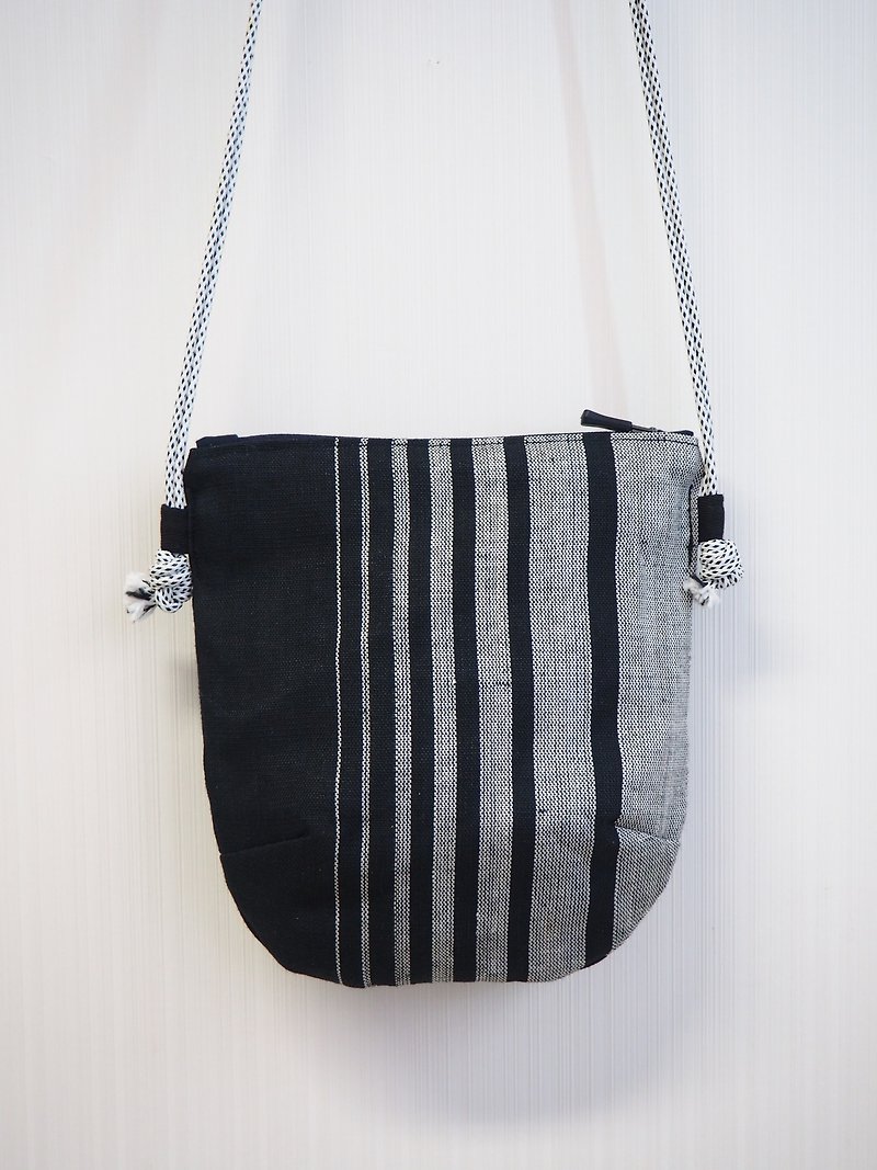 Cotton and linen hand weaving small side bag - Messenger Bags & Sling Bags - Cotton & Hemp Black