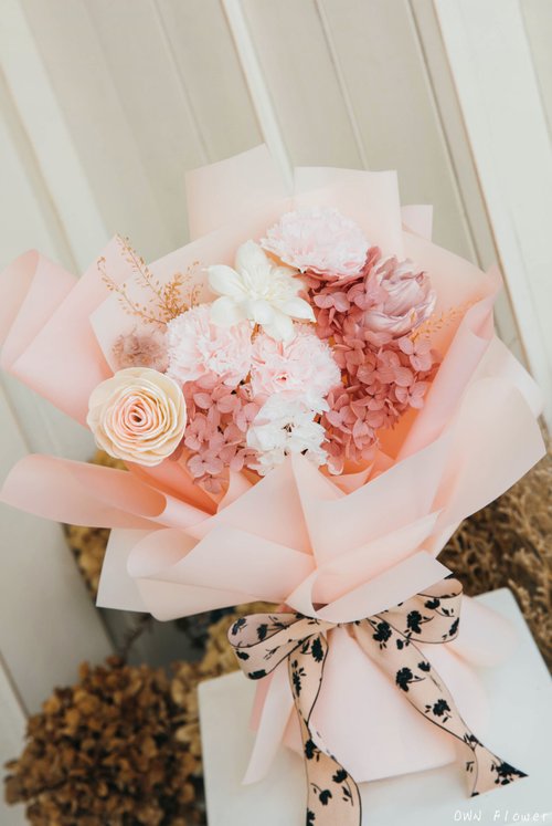 OWN Flower花藝設計 康乃馨花束/生日花束/生日禮物/畢業花束/永生花花束/母親節花束