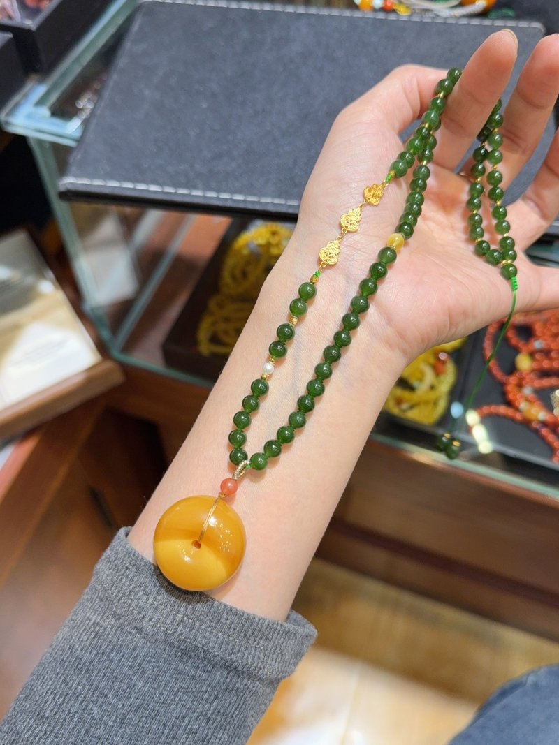 天然蜜蠟平安扣吊墜 墜重約8.6克 尺寸28x17公釐 總重約34.8克 - 吊飾/掛飾 - 水晶 