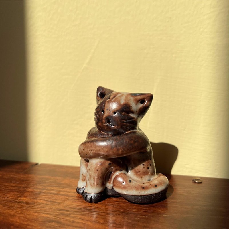 臉黑黑的貓 / 陶偶 / 先不要跟偶說話 - 擺飾/家飾品 - 陶 咖啡色
