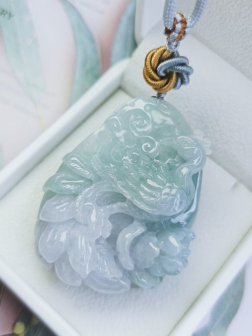 Luien路安翡翠 招財 貴人 高貴|鳳凰牡丹|緬甸A貨翡翠冰春彩灑金鳳凰山水牌吊墜