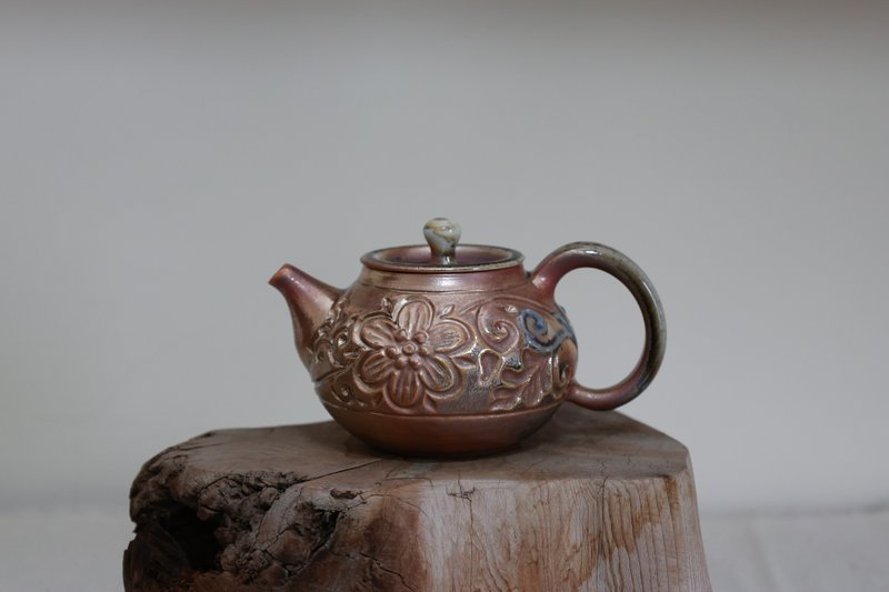 柴燒茶壺/唐文牡丹雕紋/180ml/瀧間拾光 - 茶壺/茶杯/茶具 - 陶 