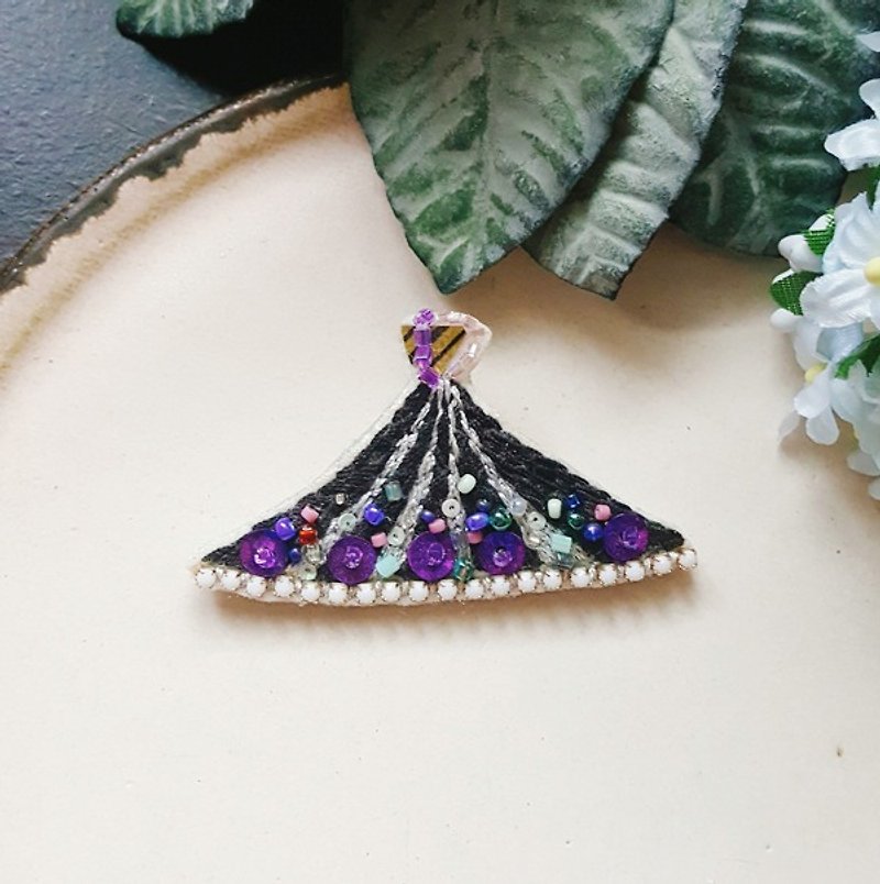 Embroidery pins [Dream Tent Ko03] Black and Starlight - Brooches - Thread Purple