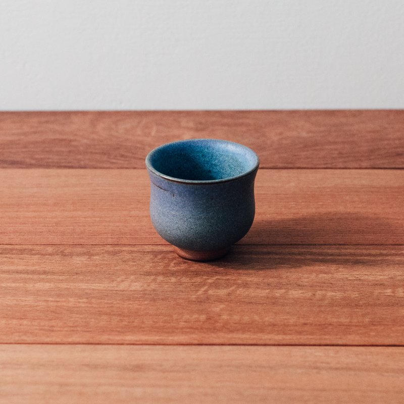 淡い藤色と藍色の釉薬が美しい小茶杯 - 急須・ティーカップ - 陶器 
