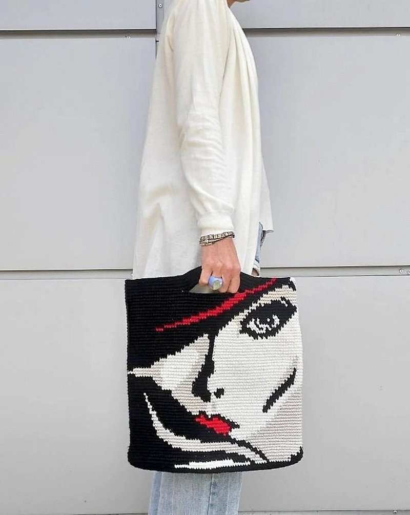 Handbag tote bag for women Crochet from recycled yarn Shopping beach bag - กระเป๋าถือ - อะคริลิค สีดำ