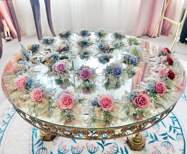 Amazon｜FOMIYES 2Pcs 赤 薔薇 ブートニエール 絹 花婿 花 ピン付き 男 スーツ コサージュ 男性用 女性用 結婚式 パーティー  プロム 装飾｜造花 オンライン通販