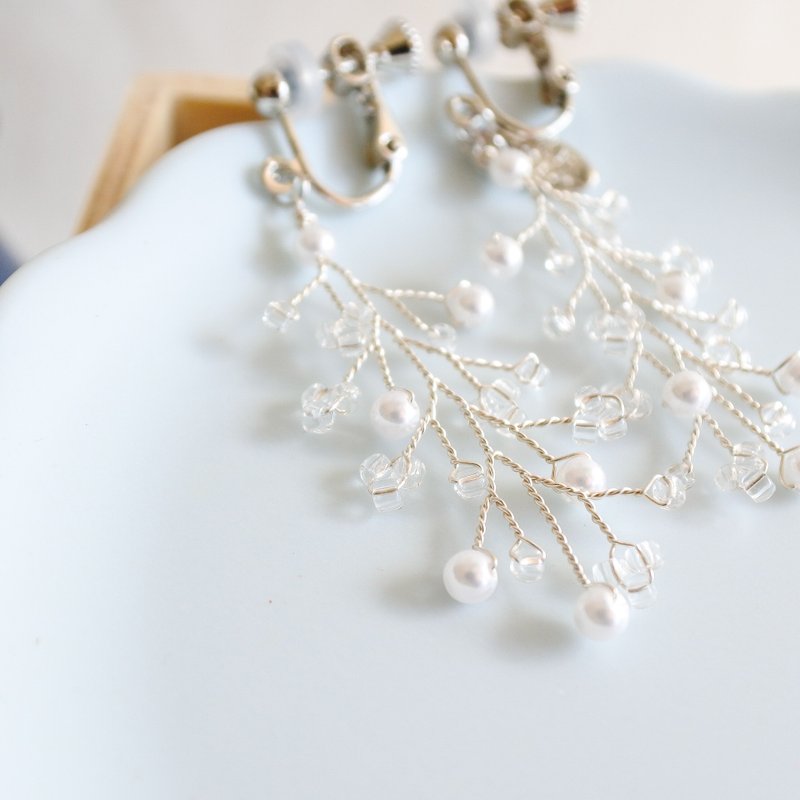 The First Flower (silver)　wire accessory - 耳環/耳夾/耳骨夾 - 其他金屬 銀色