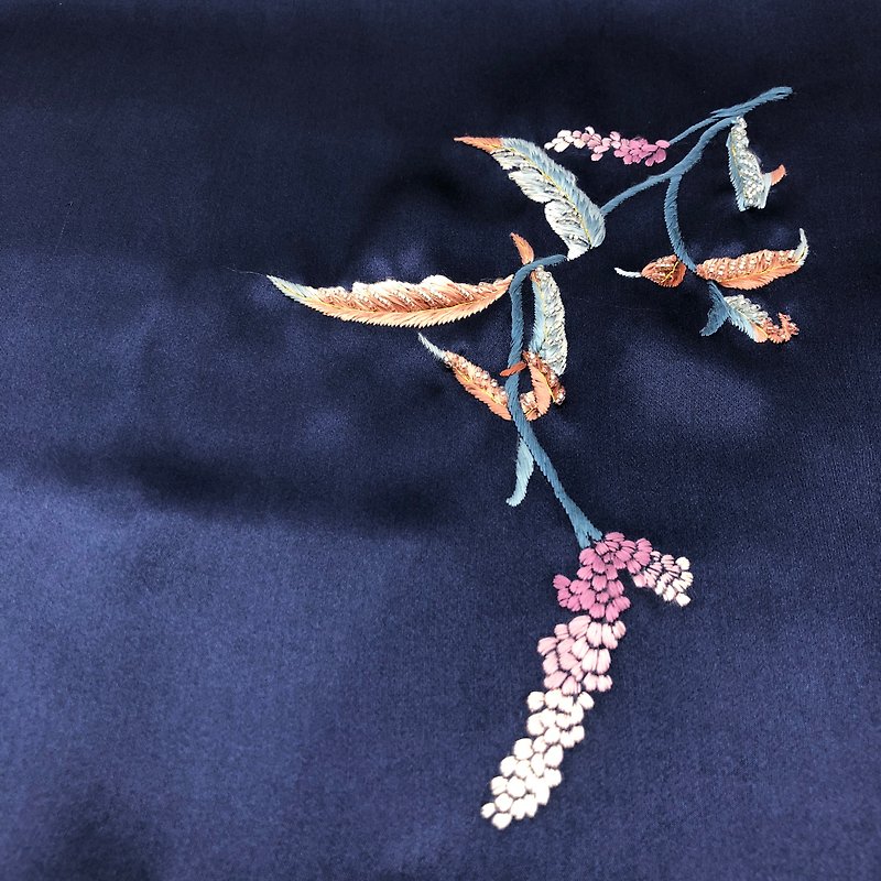 【母親節禮盒】蝴蝶花卉手工刺繡釘珠真絲雙面圍巾絲巾披肩 - 絲巾 - 絲．絹 多色