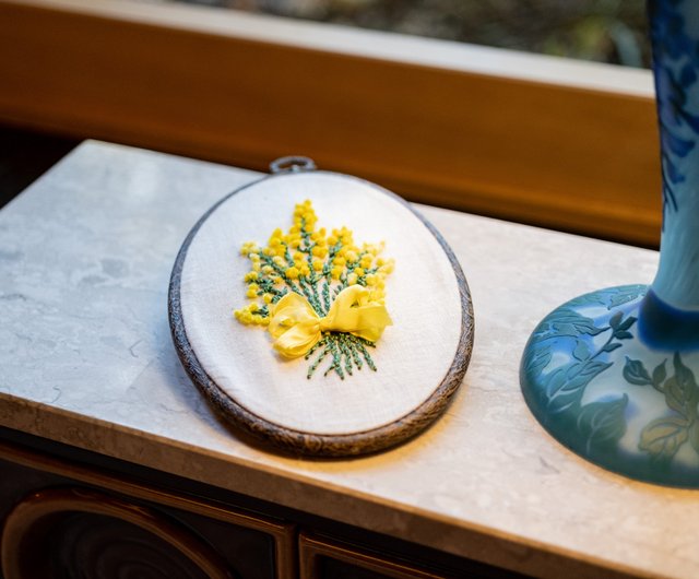 3月8日はミモザの日 ミモザの花刺繍制作キット 大枠 しっかりと刺繍