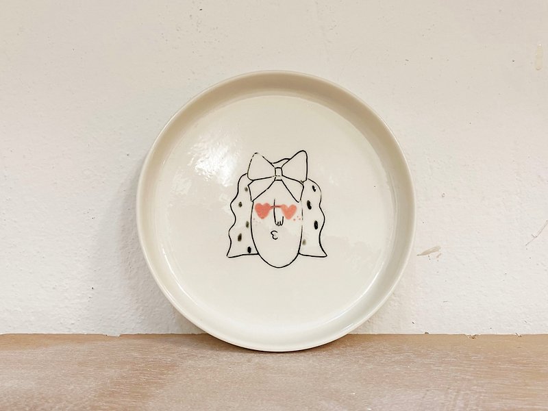 Miss Hairy Porcelain Plate - จานและถาด - ดินเผา ขาว