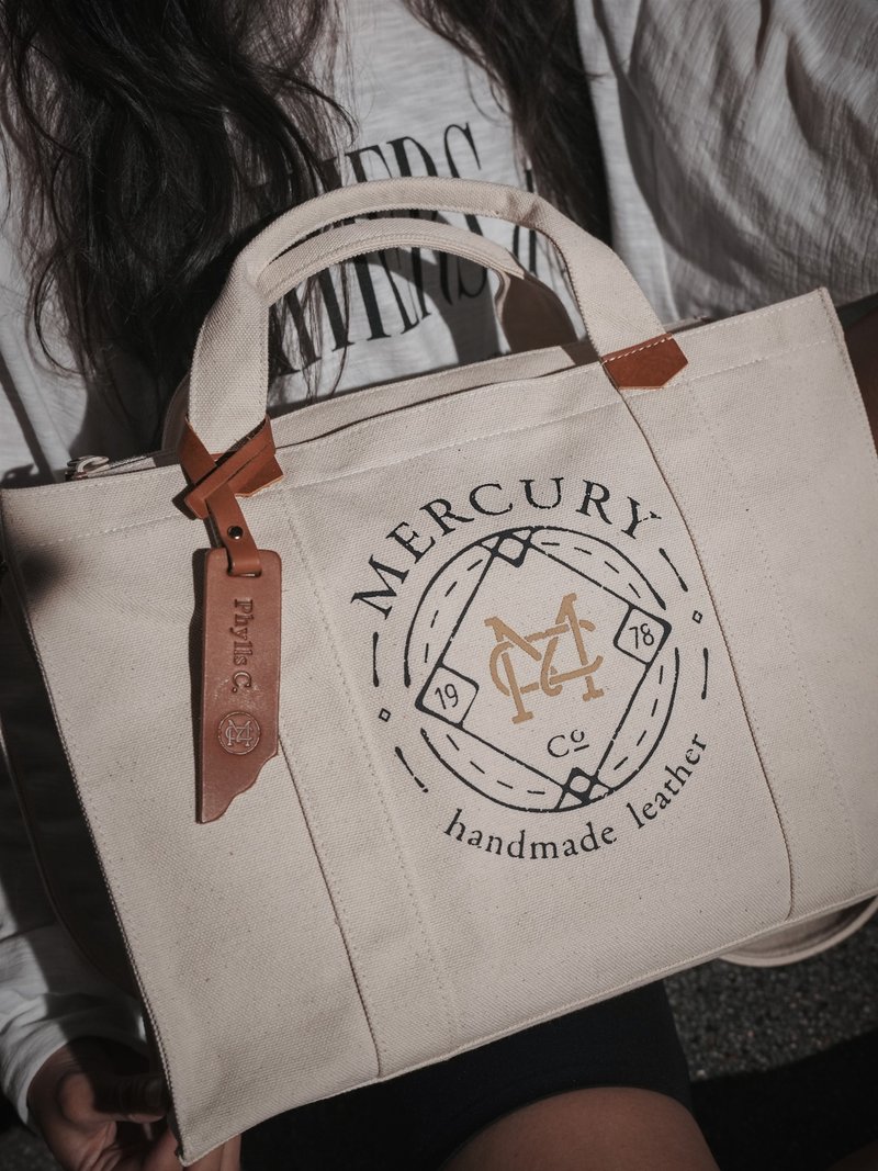Mercury米白/黑色 正面logo 厚帆布時尚包 皮吊牌客製烙印 - 側背包/斜背包 - 棉．麻 