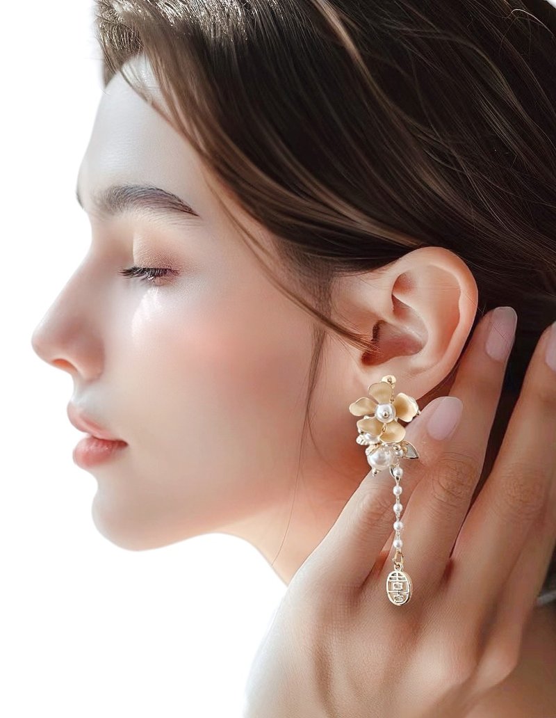 Double Happiness Flower Long Drop Earrings - ต่างหู - โลหะ สีทอง