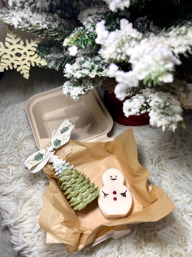 [Christmas Gift Box] [Handmade in Hong Kong] Christmas tree candle + Christmas snowman gift box - เทียน/เชิงเทียน - วัสดุอื่นๆ 