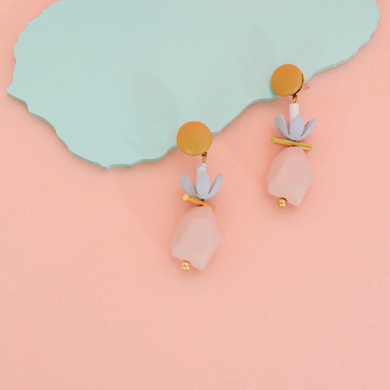 Little nb Marble Beads Geometric Contrast Earrings - Yellow - ต่างหู - วัสดุอื่นๆ สึชมพู