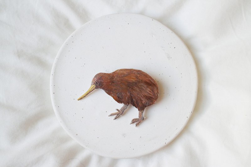 Kiwi bird / hand-painted brooch - Brooches - Acrylic Brown