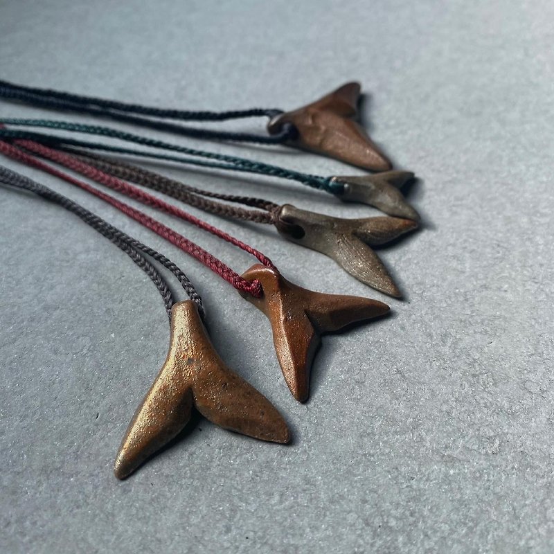 Firewood Pottery Necklace [Whale Tail] - สร้อยคอ - ดินเผา หลากหลายสี