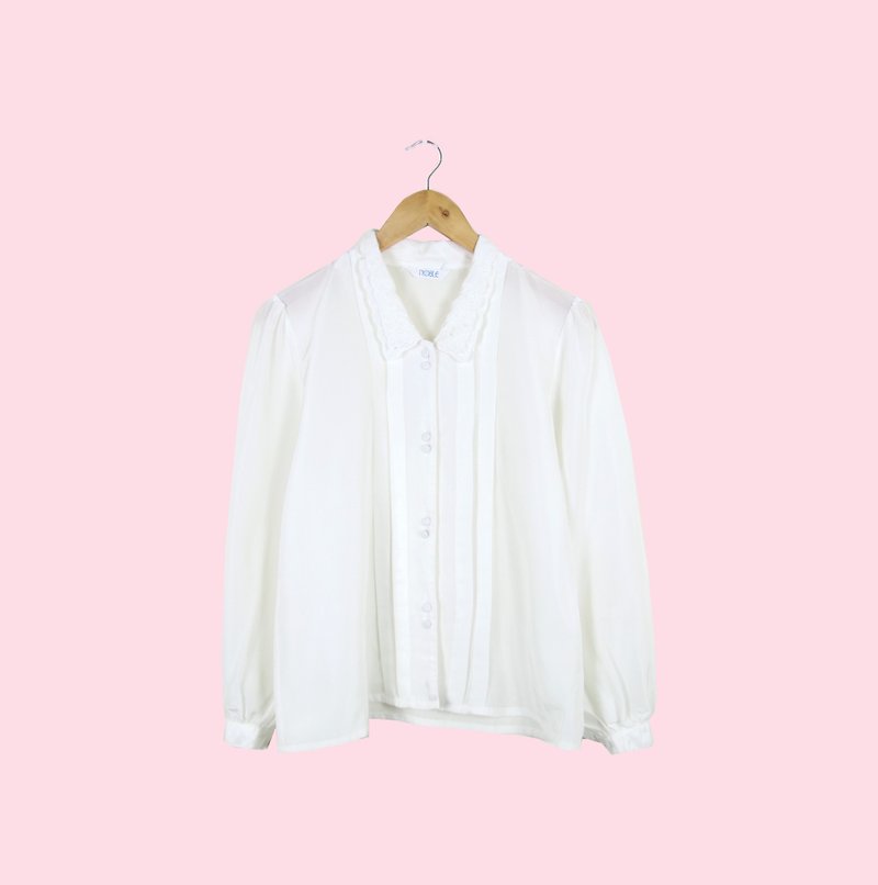 Back to Green :: Japanese fine white silk shirt collar double collar double buttons vintage (JS-09) - เสื้อเชิ้ตผู้หญิง - ผ้าไหม ขาว