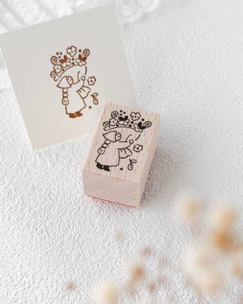 【Pinkoi先行販売】パンジーの花束と小人の2×3cmラバースタンプ | やさしい気持ち | 手帳やお手紙にワンポイント - 印章/印台 - 木頭 