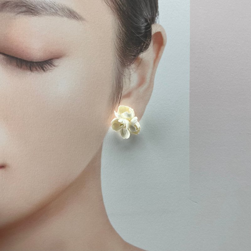 Kora | Elegant Multi-Faceted Ear Cuffs Earrings - Earrings & Clip-ons - Resin White