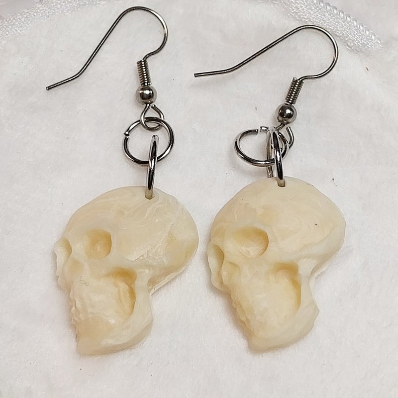 Skull Halloween Earring Handmade Air Dry Clay Eco Friendly Stainless Hook - 耳環/耳夾/耳骨夾 - 黏土 白色