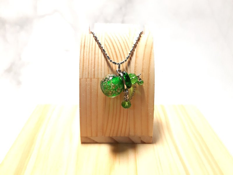 Green Rainbow Series Luminous Essential Oil Bottle Fragrance Bottle Scent Bottle Essential Oil Necklace - Necklaces - Glass Green