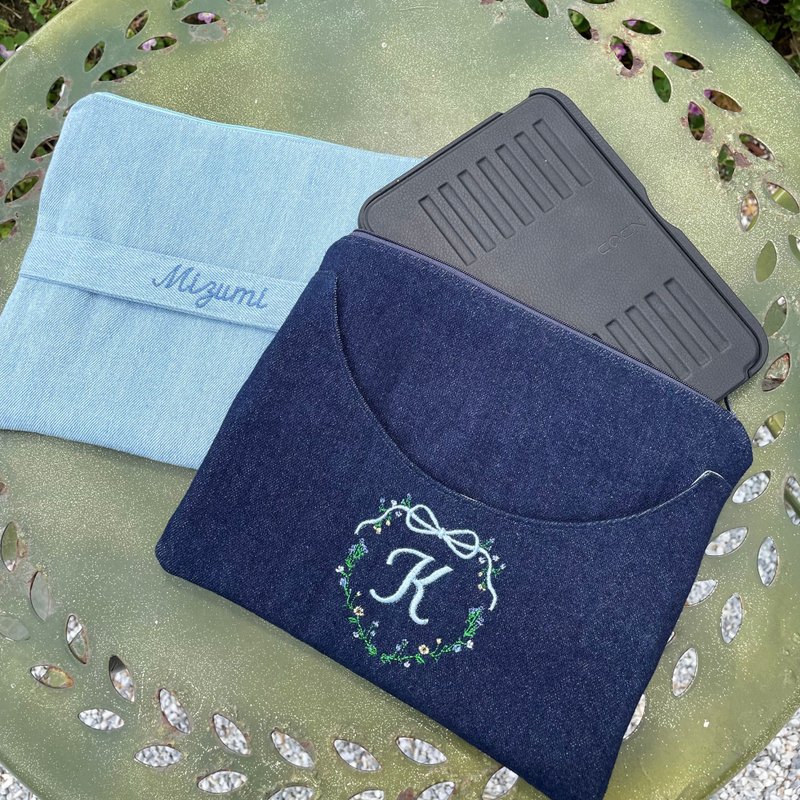 Personalized Embroidered Denim Ipad bag - 電腦包/筆電包 - 其他材質 藍色