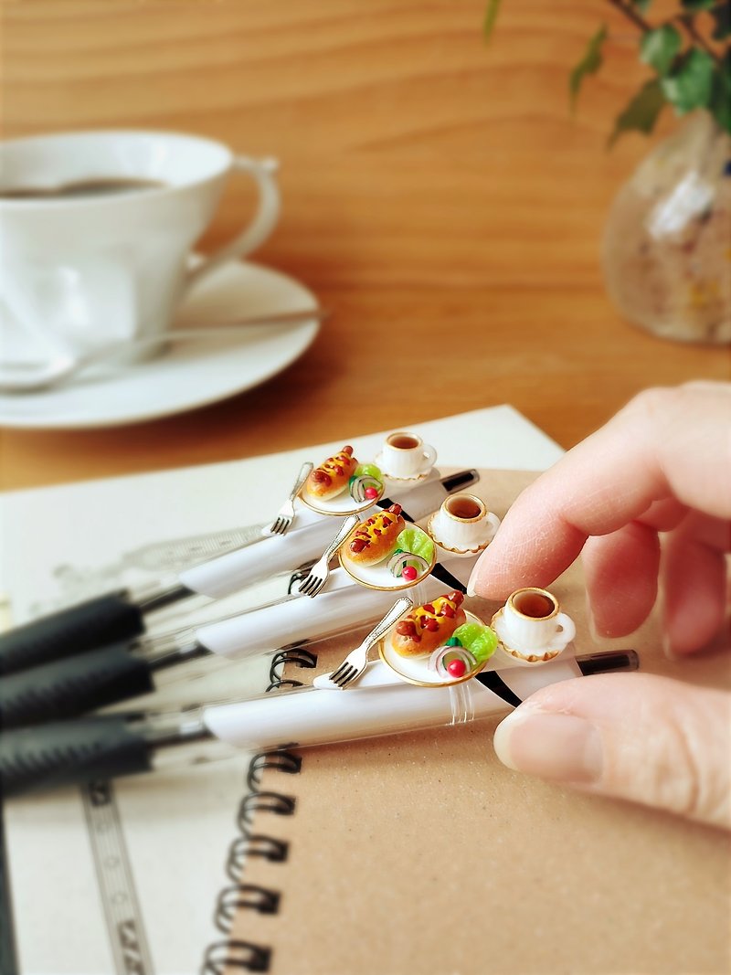 Coffee shop hot dog ballpoint pen Miniature food Miniature Food sample Fake sweets - ปากกา - ดินเหนียว ขาว