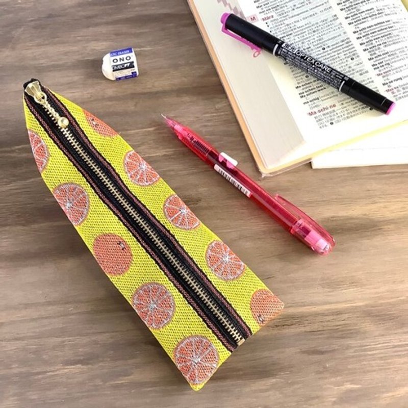 Pen case made from tatami edges with mandarin orange pattern - กล่องดินสอ/ถุงดินสอ - วัสดุอื่นๆ สีเหลือง