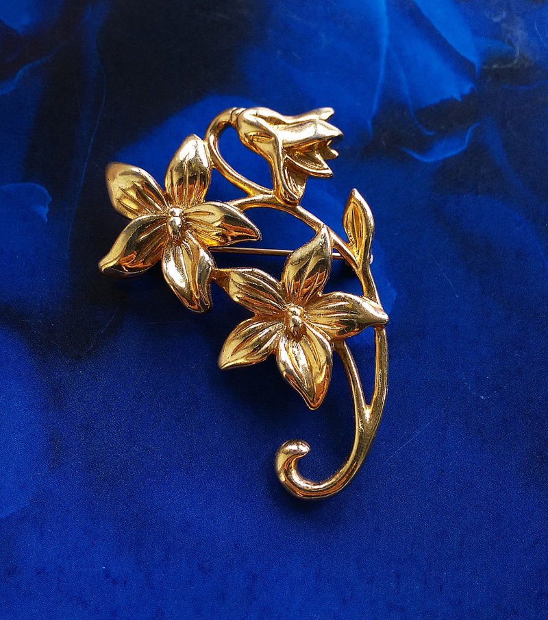Vintage Jewelry 西洋古董飾品 金色調 立體 花卉 別針 - 徽章/別針 - 其他金屬 金色