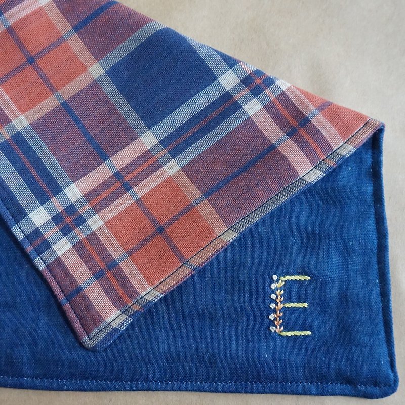 Hand embroidered quadruple gauze handkerchief  "initial/E" - อื่นๆ - งานปัก สีน้ำเงิน