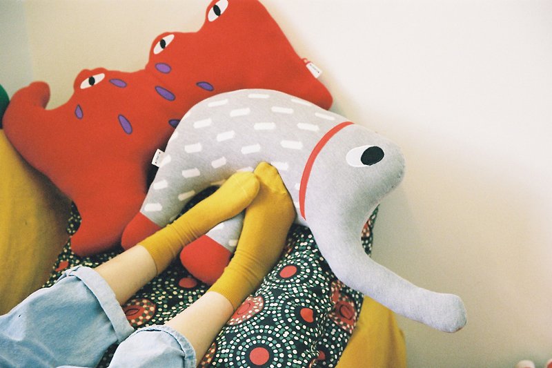 Lin Li's mother-in-law OLINLIO baby elephant egg pillow - Pillows & Cushions - Cotton & Hemp Gray