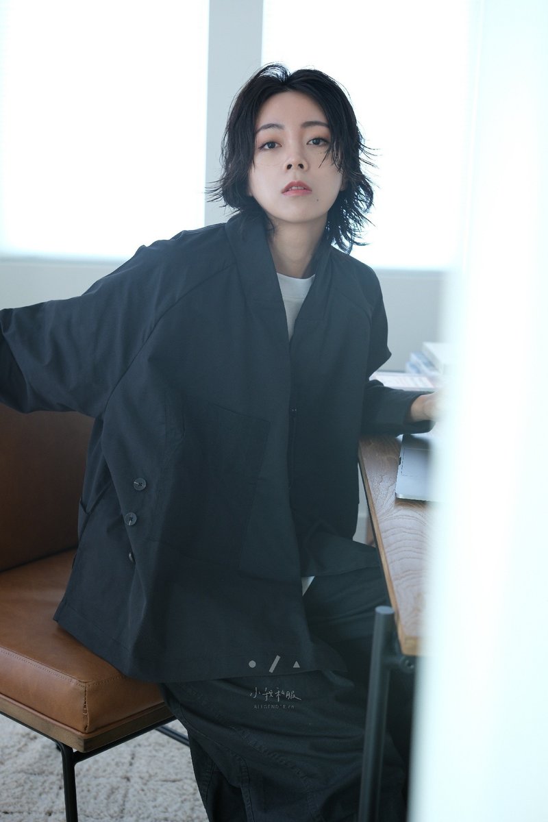小我獨家 人生分鏡師解構式道袍外套 - 2色 - 分鏡黑S/M - 女大衣/外套 - 棉．麻 黑色