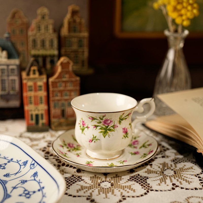 Vintage fine bone china tea cup and saucer made by Royal Canterbury - Teapots & Teacups - Porcelain Multicolor