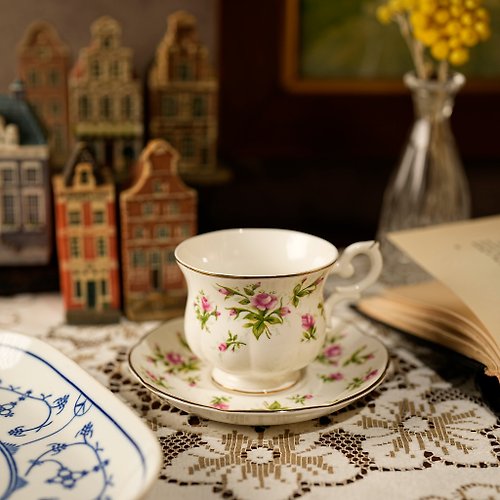 L&R 古董與珍奇老件 英國Royal Canterbury玫瑰花園細骨瓷描金茶杯/咖啡杯組