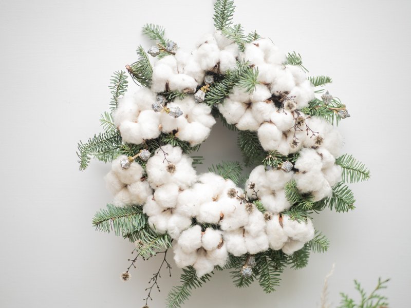 In winter, it’s time to have a warm cotton Christmas wreath - ช่อดอกไม้แห้ง - พืช/ดอกไม้ หลากหลายสี