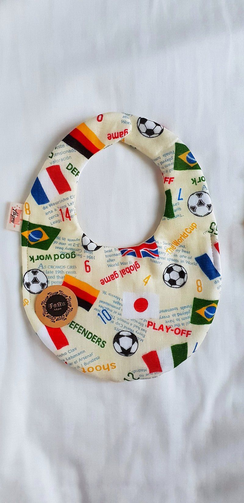 Football style-three colors available-eight layers of yarn 100% cotton double-sided egg-shaped bib. Saliva towel - Bibs - Cotton & Hemp Multicolor