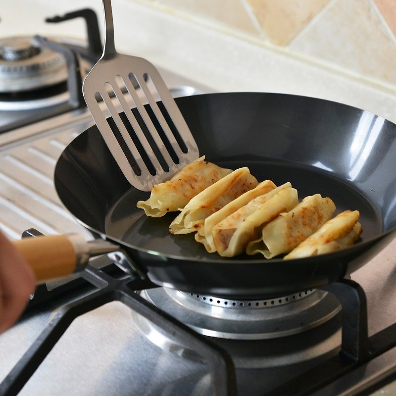 Japanese Takasang Metal Japanese Wooden Handle Flat Bottom Wrought Iron Frying Pan-26cm - Cookware - Other Metals 