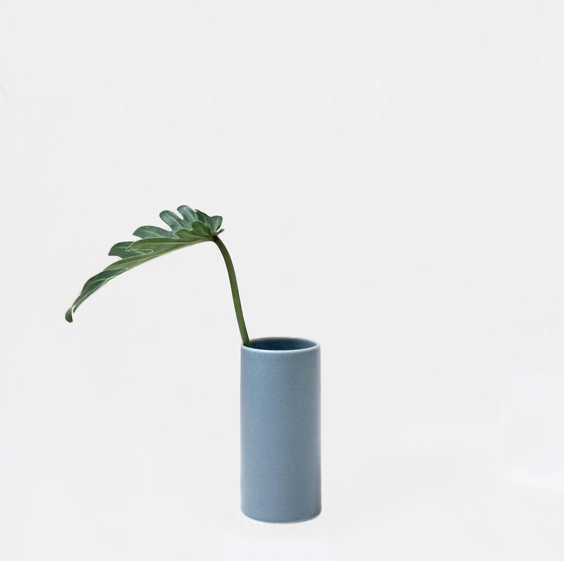 簡約北歐風花器－Straight Cylinder S (灰蓝色) - 花瓶/陶器 - 瓷 藍色