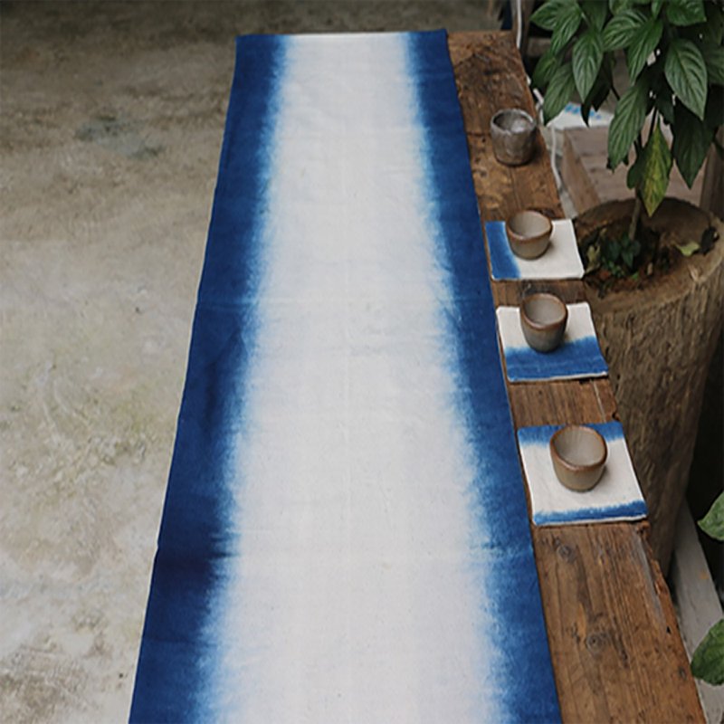 Yishanren | Handmade cloth tie-dye table flag tea table fabric hand-woven coarse cloth plant and plant dyed Chinese tea set - ผ้ารองโต๊ะ/ของตกแต่ง - ผ้าฝ้าย/ผ้าลินิน 