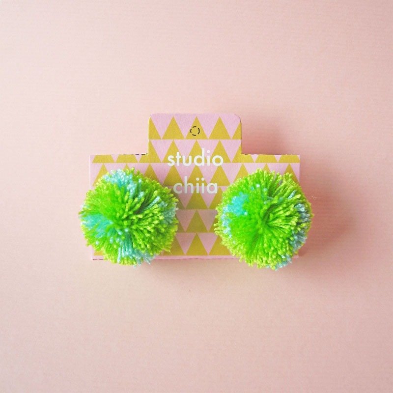 Studio Chiia *手工耳環-綠與天藍 - 耳環/耳夾 - 聚酯纖維 綠色