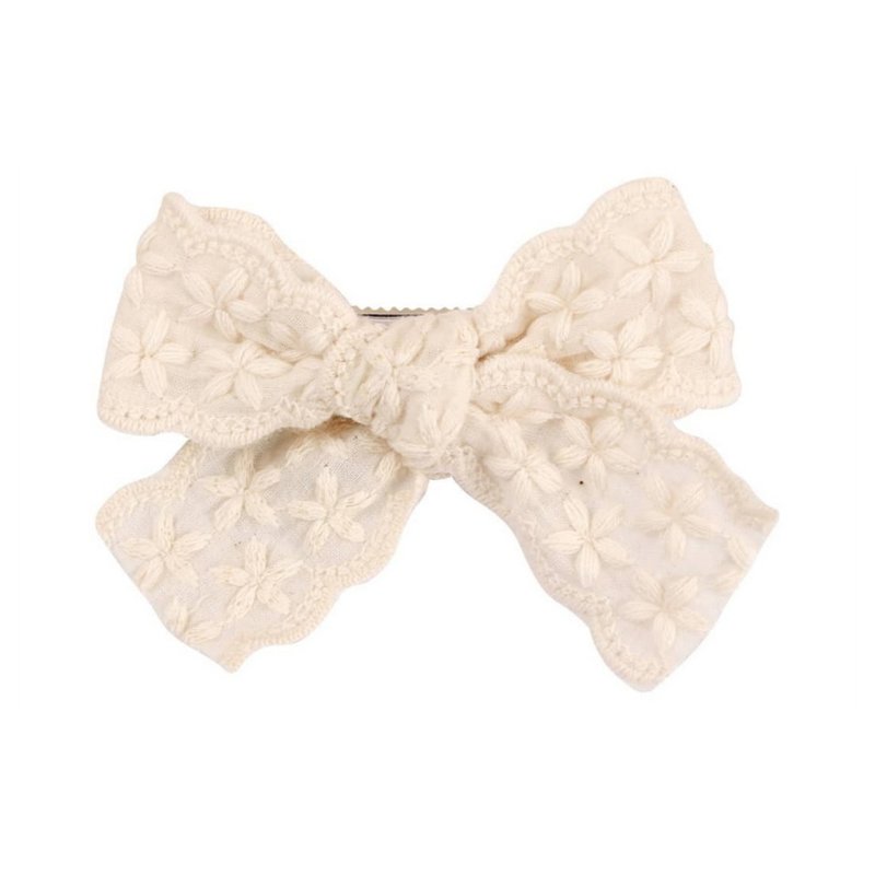 Australian Josie Joan's Embroidered Lace Bow Hair Clip - ADDIE - เครื่องประดับผม - ผ้าฝ้าย/ผ้าลินิน ขาว