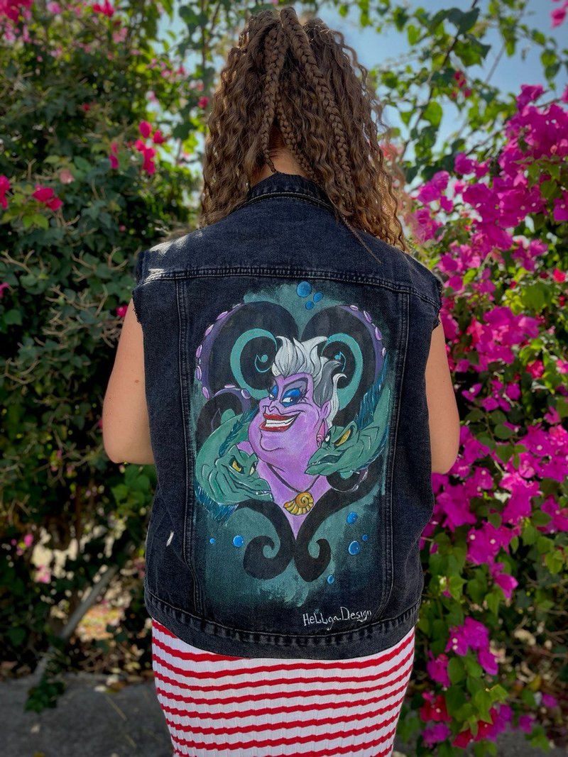 A black denim vest with hand-painted acrylic designs for her - 背心/無袖上衣 - 棉．麻 黑色