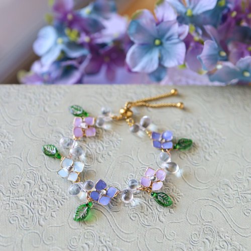 雨の雫と紫陽花のブレスレット - ショップ ちくわハンドメイド