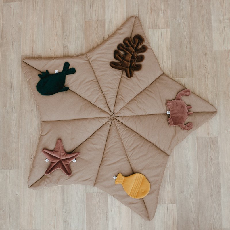 Baby imaginative play mat with velvet toys - beige padded playing mat - 嬰兒地墊/遊戲墊 - 棉．麻 咖啡色
