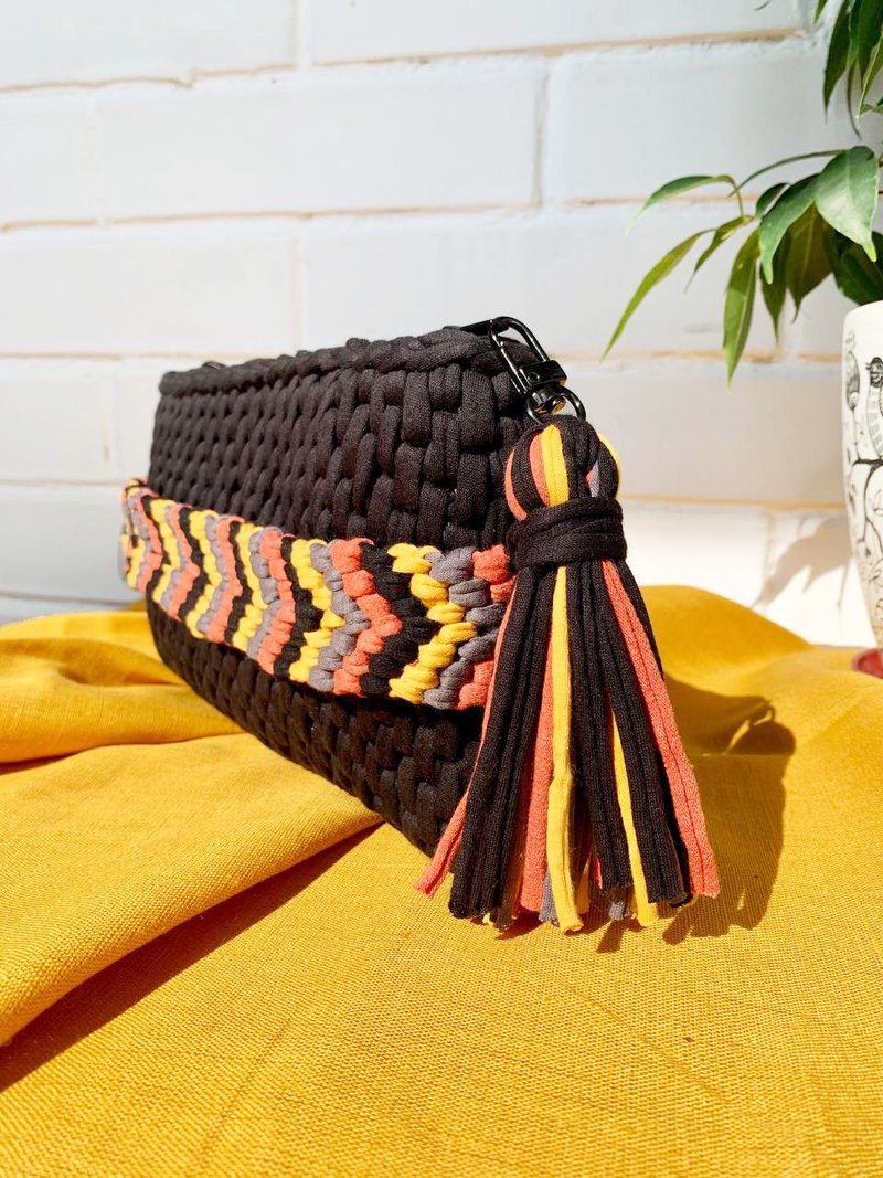 Evening clutch bag Crocheted small bag Macrame purse handbag Rattan pattern bag - กระเป๋าถือ - ผ้าฝ้าย/ผ้าลินิน สีดำ